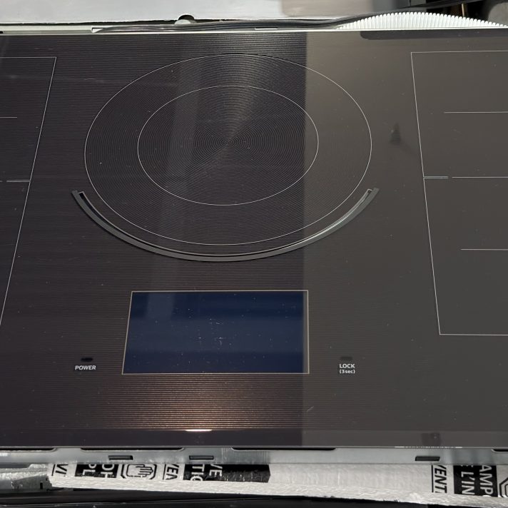 Dacor - Contemporary 36" Electric Induction Cooktop - Black Glass