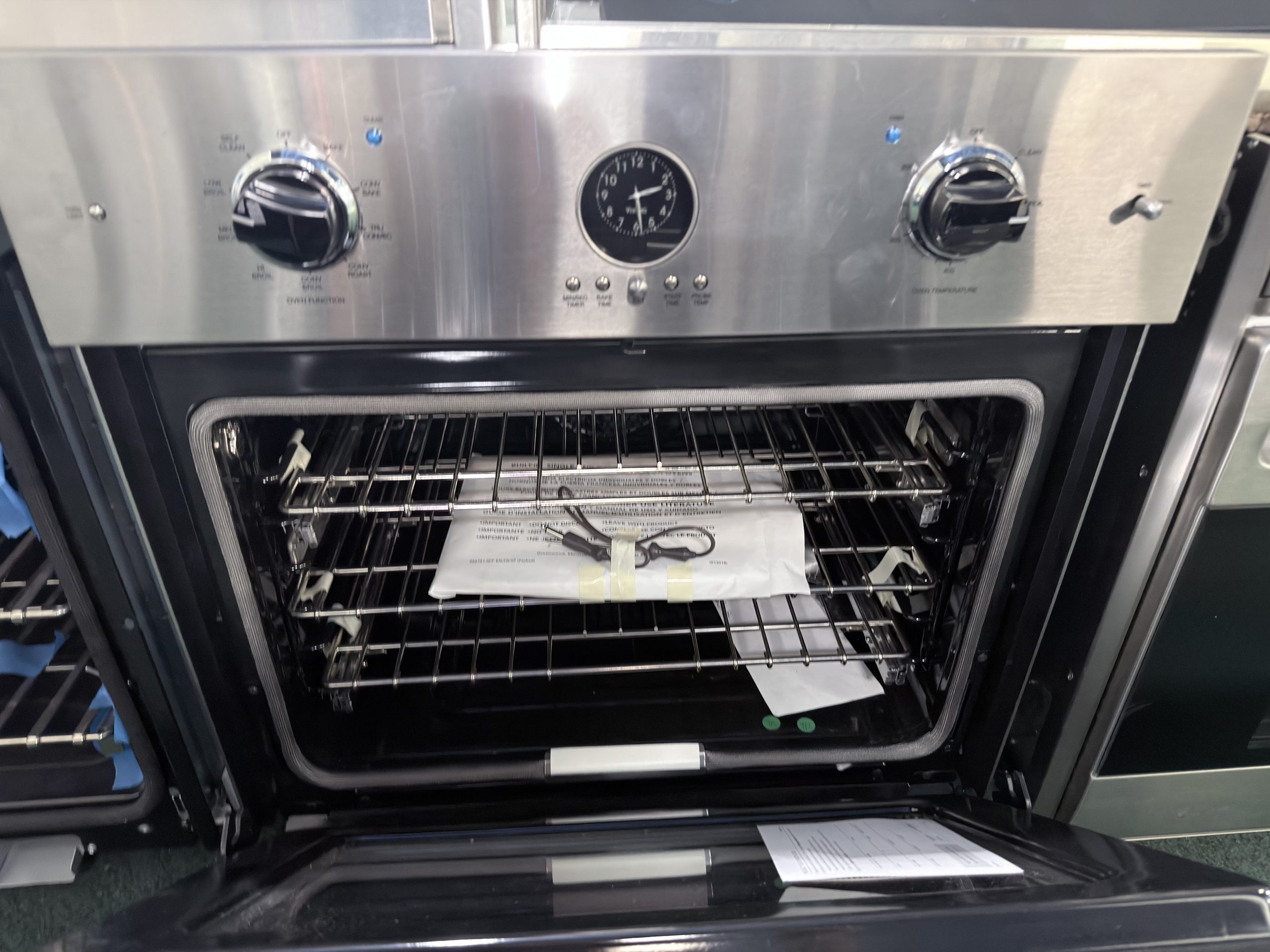 Viking* Professional 5 Series 29.5" Built-In Single Electric Convection Wall Oven - Stainless steel - Image 2