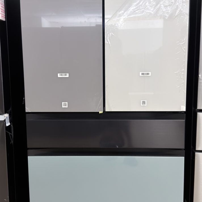 Samsung* BESPOKE 29 cu. ft. 4-Door French Door Smart Refrigerator with AutoFill Water Pitcher-Custom Panel Ready