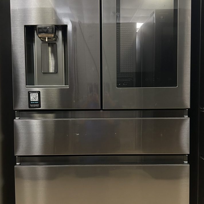 Samsung - Family Hub 22.2 Cu. Ft. Counter Depth 4-Door French Fingerprint Resistant Refrigerator - Black Stainless Steel