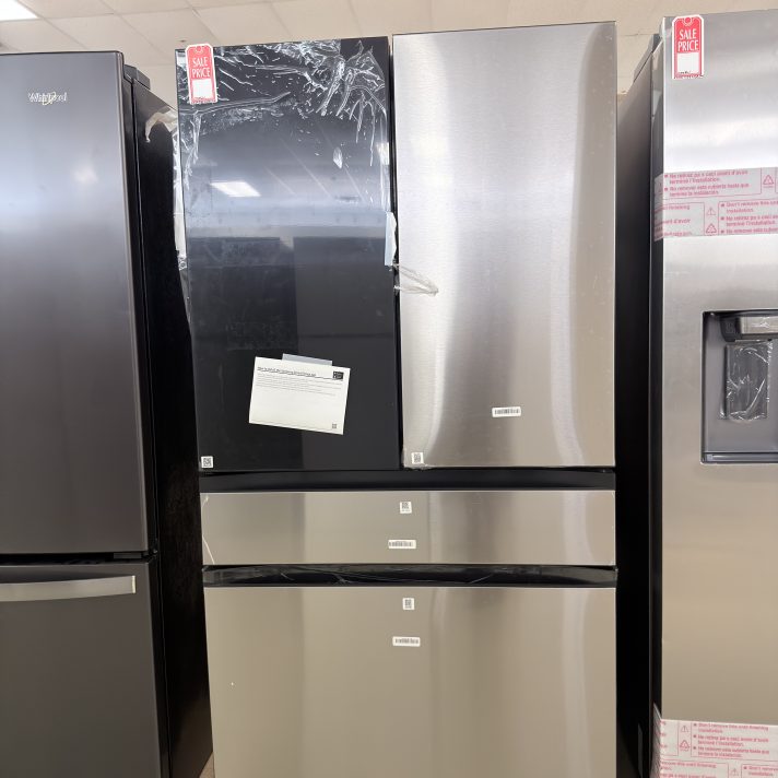 Samsung* BESPOKE 29 cu. ft. 4-Door French Door Smart Refrigerator with Beverage Center - Stainless Steel