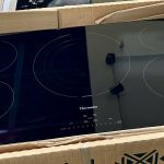 Thermador - Masterpiece Series 36" Built-In Electric Induction Cooktop with 5 elements and Frameless Design - Black