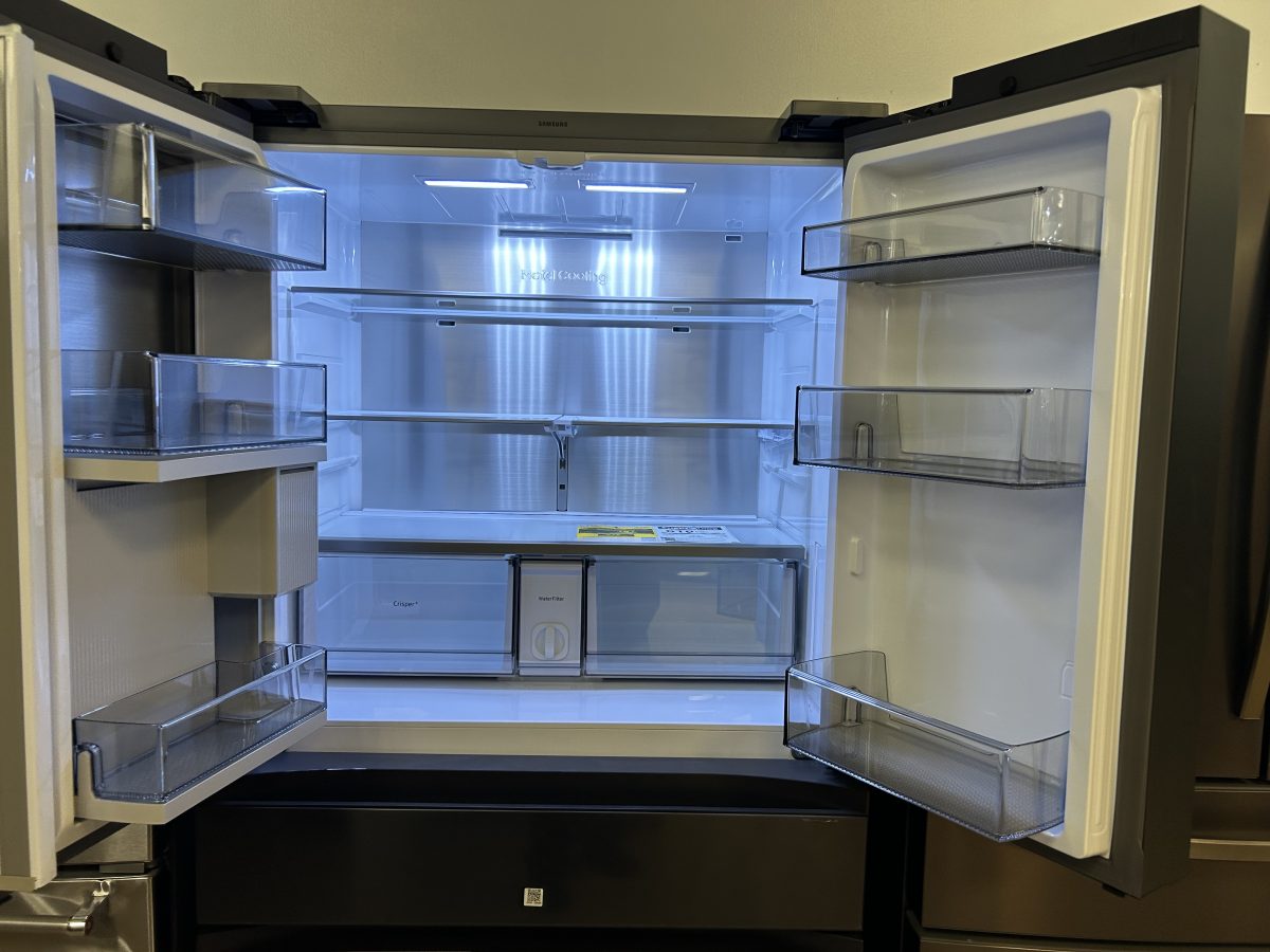 Samsung - Open Box BESPOKE 23 cu. ft. 4-Door French Door Counter Depth Smart Refrigerator with Beverage Center - Custom Panel Ready - Image 3