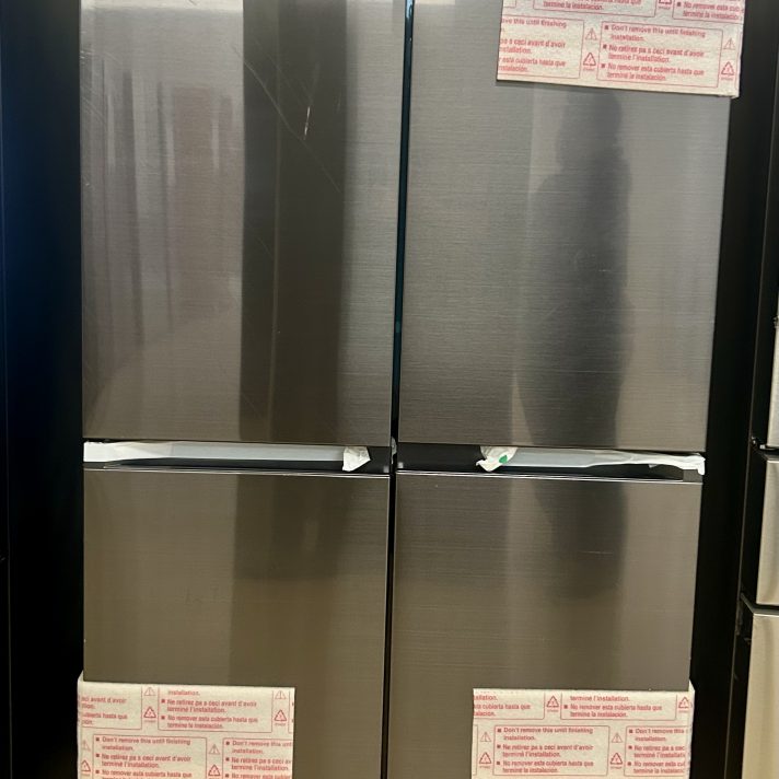 Samsung - 29 cu. ft. 4-Door Flex French Door Smart Refrigerator with Beverage Center - Black Stainless Steel