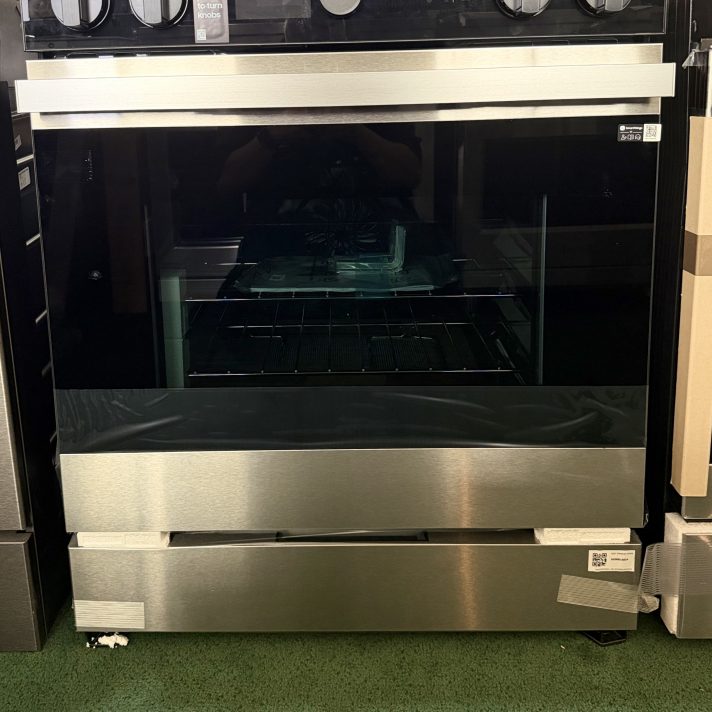 Samsung* 30 in. Wide 5 Elements Bespoke Smart Slide-In Electric Range 6.3 cu. ft. with Air Sous Vide & Air Fry - Stainless Steel