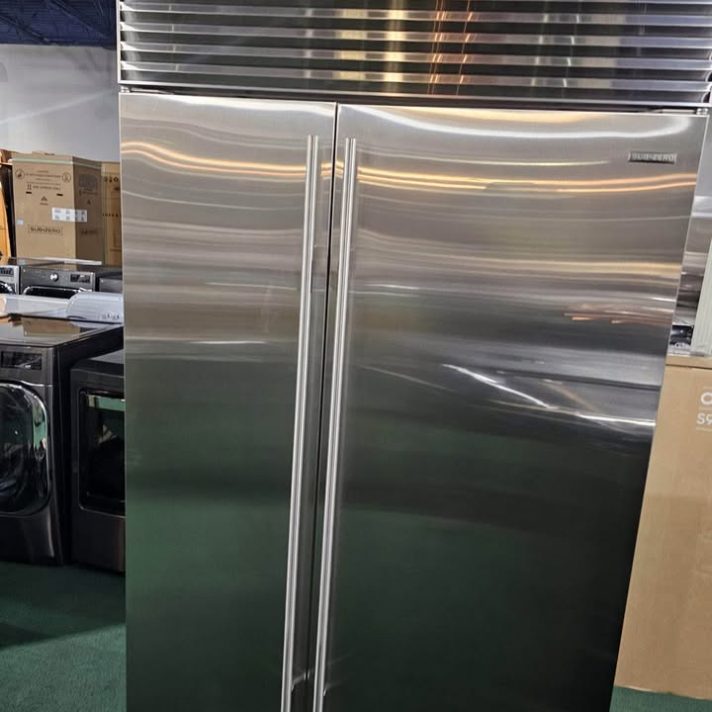 SUB-ZERO Classic Series 48" Classic Side-by-Side Refrigerator/Freezer with Internal Dispenser