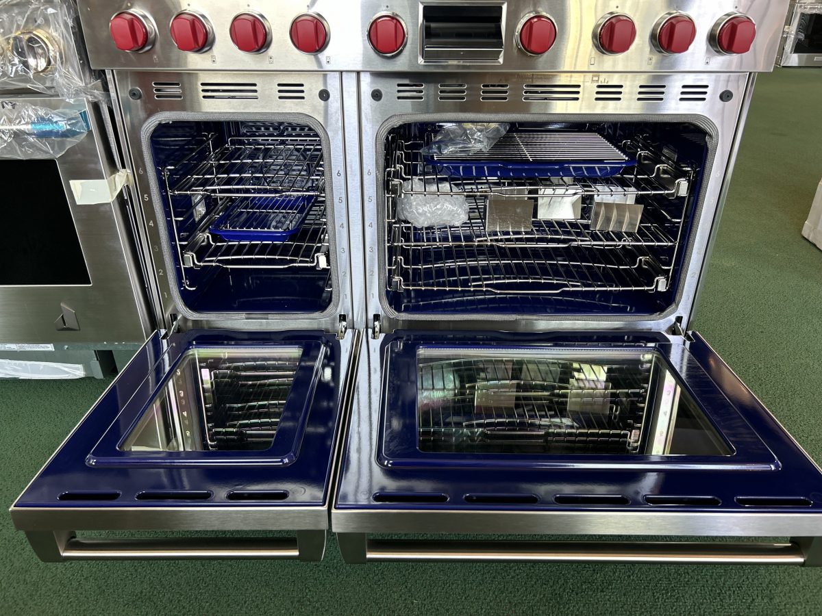 WOLF- 48" Dual Fuel Range - 6 Burners and Infrared Griddle - Image 3