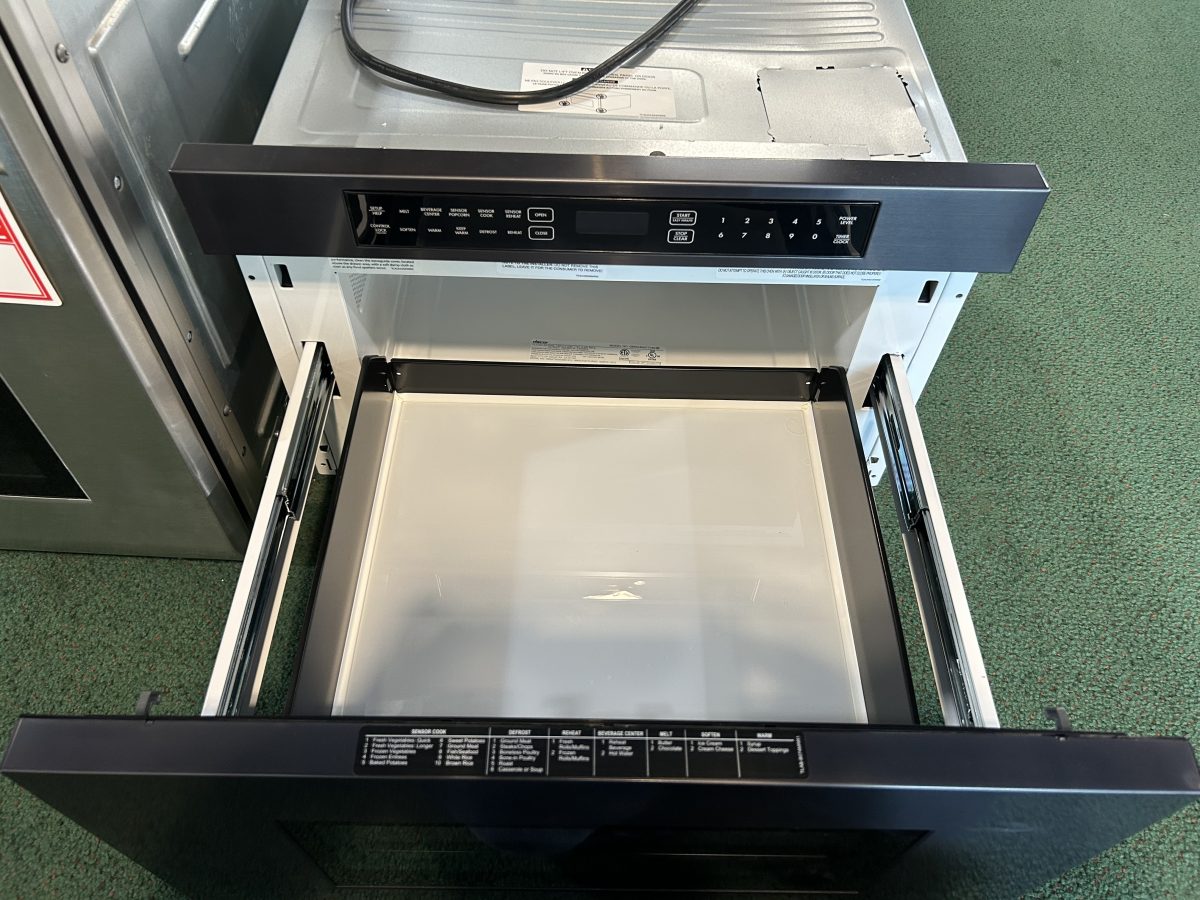 Dacor - 24" 1.2 Cu. Ft. Built-In Microwave Drawer with Multi-Sequence Cooking and Smart Moisture Sensor -Black stainless steel - Image 3