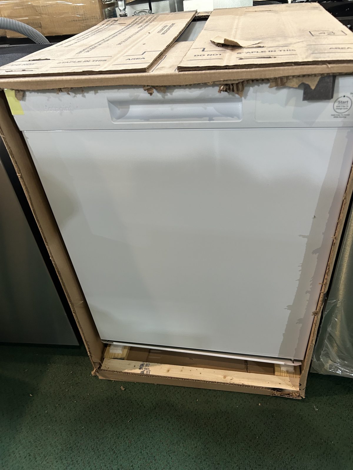 Hotpoint 24 in. Built-In Tall Tub Front Control Dishwasher with One Button in White, 60 dBA
