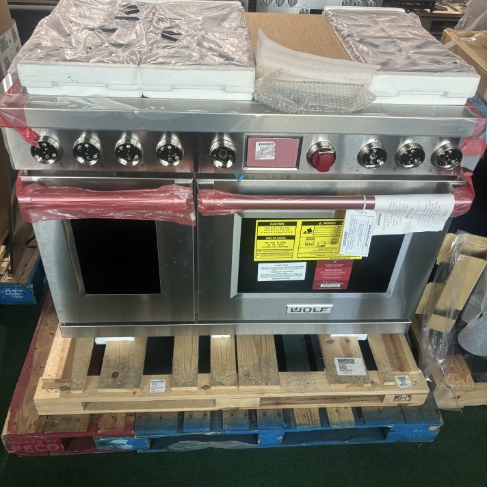 WOLF - 48" Dual Fuel Range - 6 Burners and Infrared Griddle