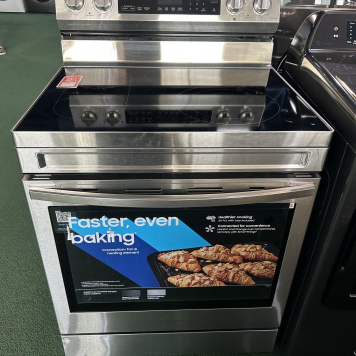 Samsung - 6.3 cu. ft. Freestanding Electric Convection+ Range with WiFi, No-Preheat Air Fry and Griddle - Stainless Steel
