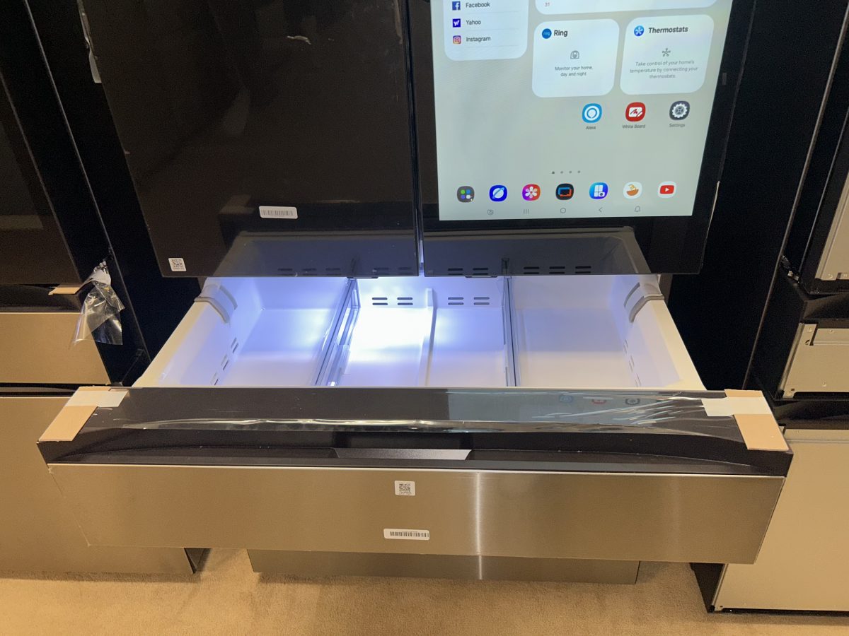 Samsung - Bespoke 23 cu. ft. Counter Depth 4-Door French Door Refrigerator with AI Family Hub™+ & AI Vision Inside - Image 4