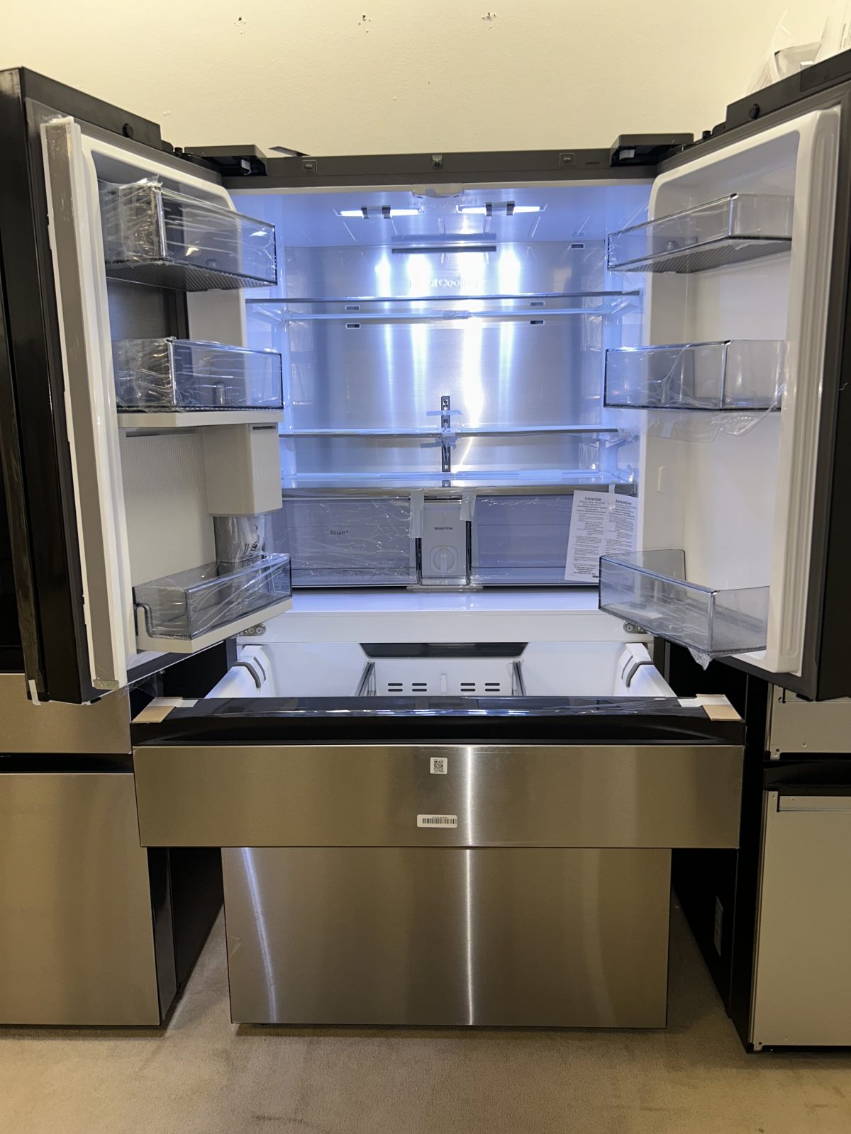 Samsung - Bespoke 23 cu. ft. Counter Depth 4-Door French Door Refrigerator with AI Family Hub™+ & AI Vision Inside - Image 2