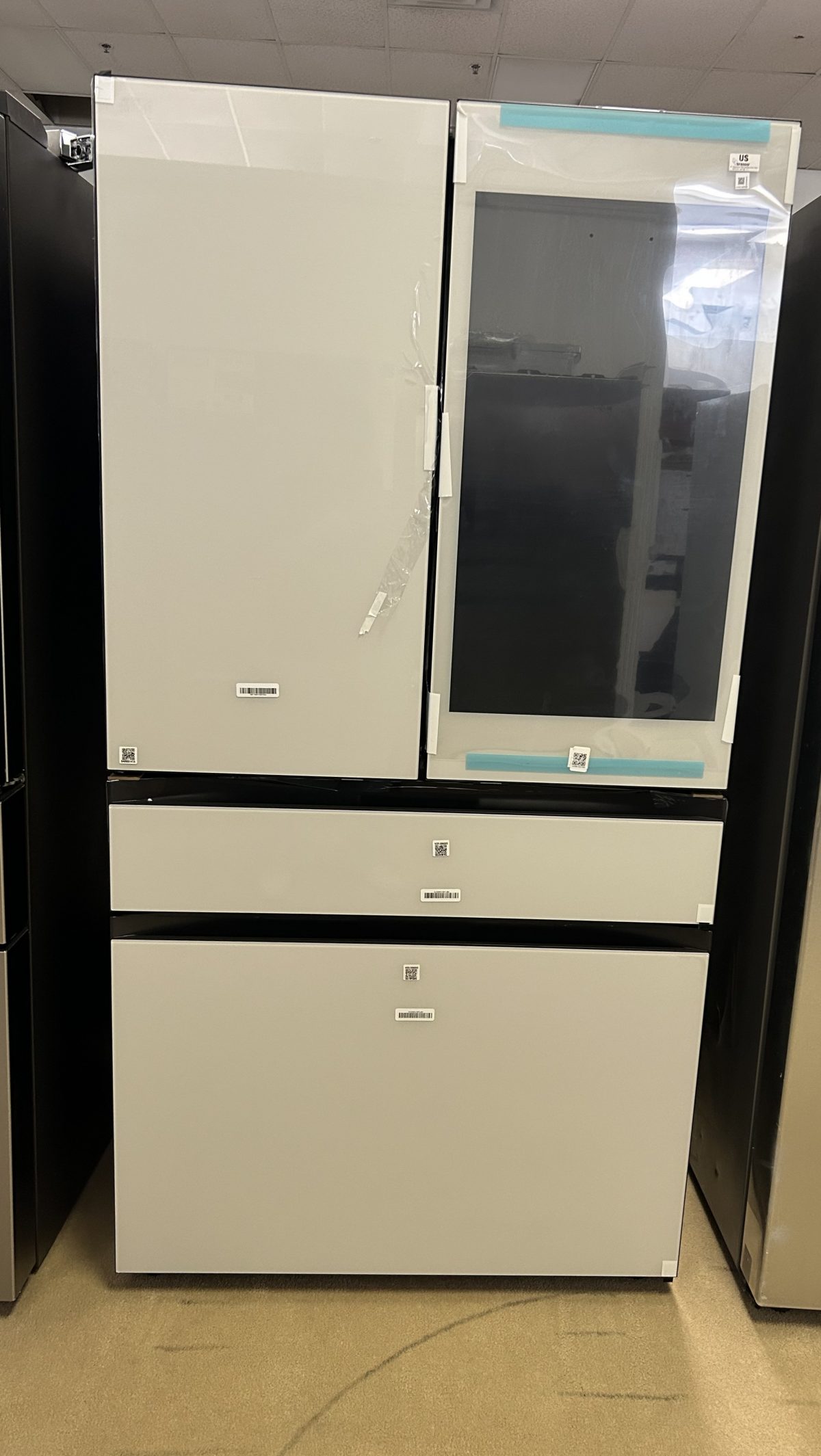 Samsung - Bespoke 23 cu. ft. Counter Depth 4-Door French Door Refrigerator with AI Family Hub™+ & AI Vision Inside™ - White Glass