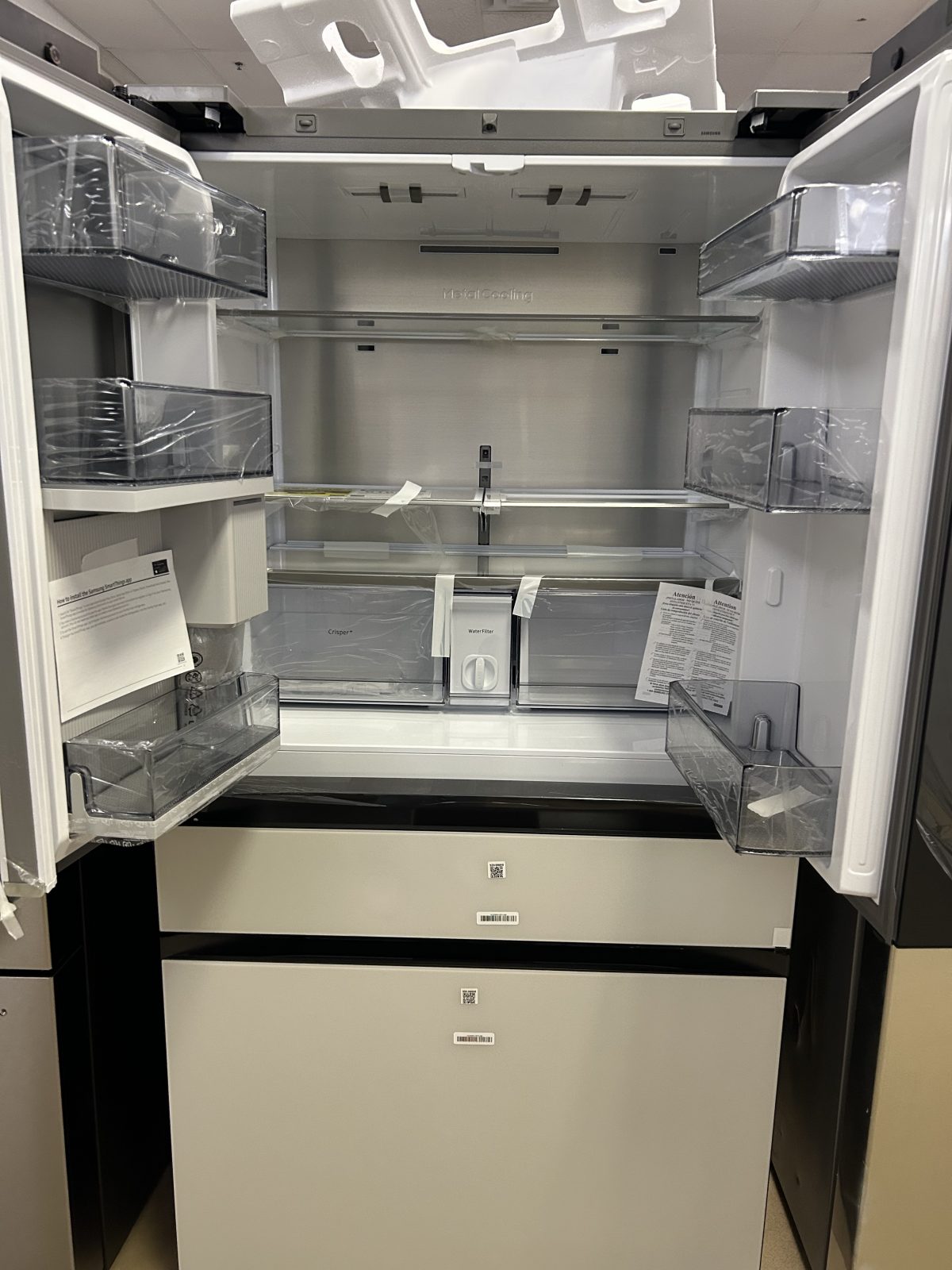 Samsung - Bespoke 23 cu. ft. Counter Depth 4-Door French Door Refrigerator with AI Family Hub™+ & AI Vision Inside™ - White Glass - Image 2
