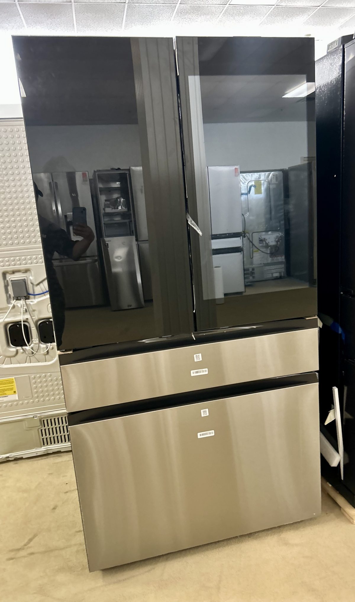 Samsung - Bespoke 29 cu. ft. 4-Door French Door Refrigerator with AI Family Hub™+ & AI Vision Inside™ - Charcoal Glass & Stainless Steel