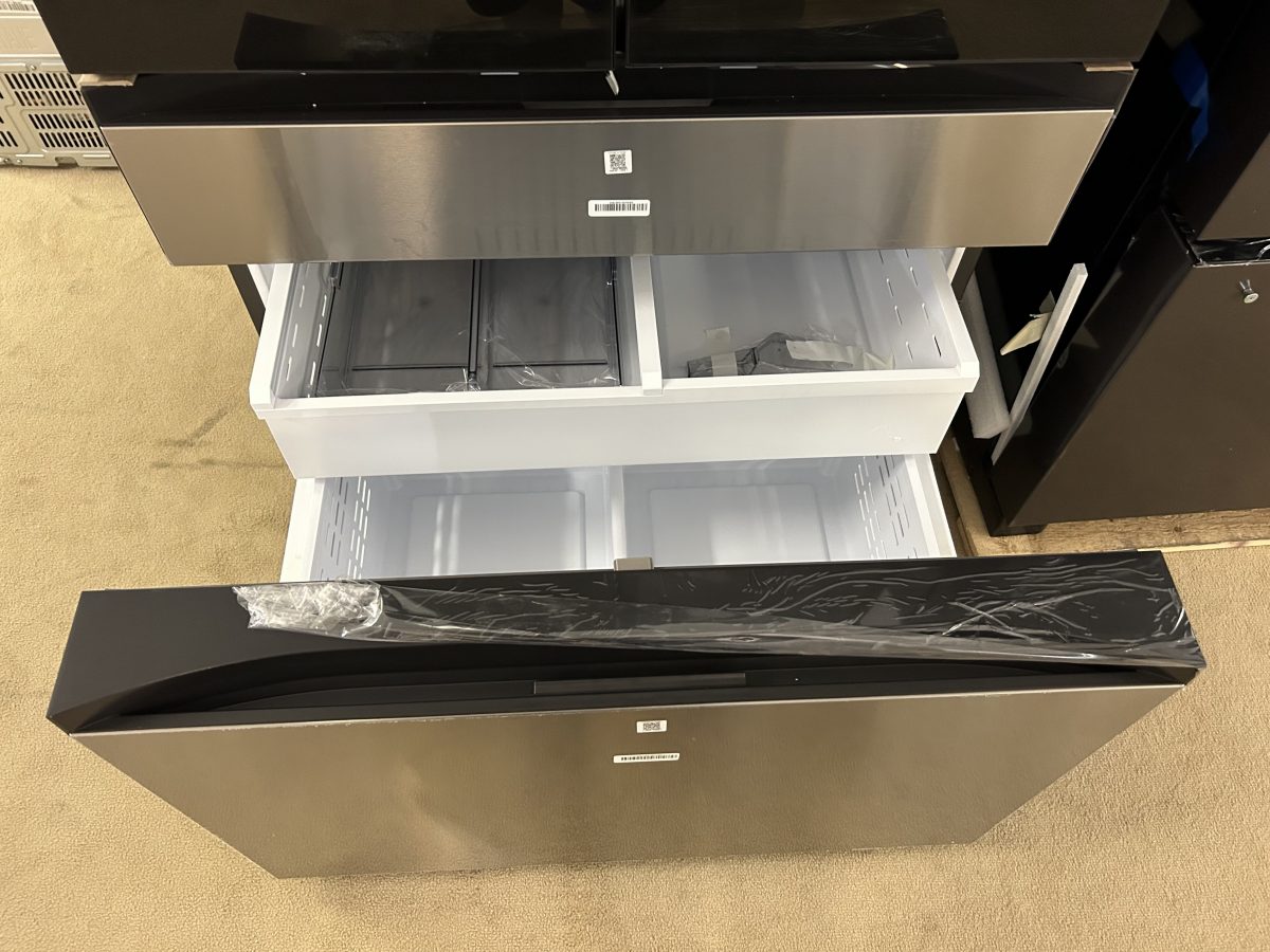 Samsung - Bespoke 29 cu. ft. 4-Door French Door Refrigerator with AI Family Hub™+ & AI Vision Inside™ - Charcoal Glass & Stainless Steel - Image 5