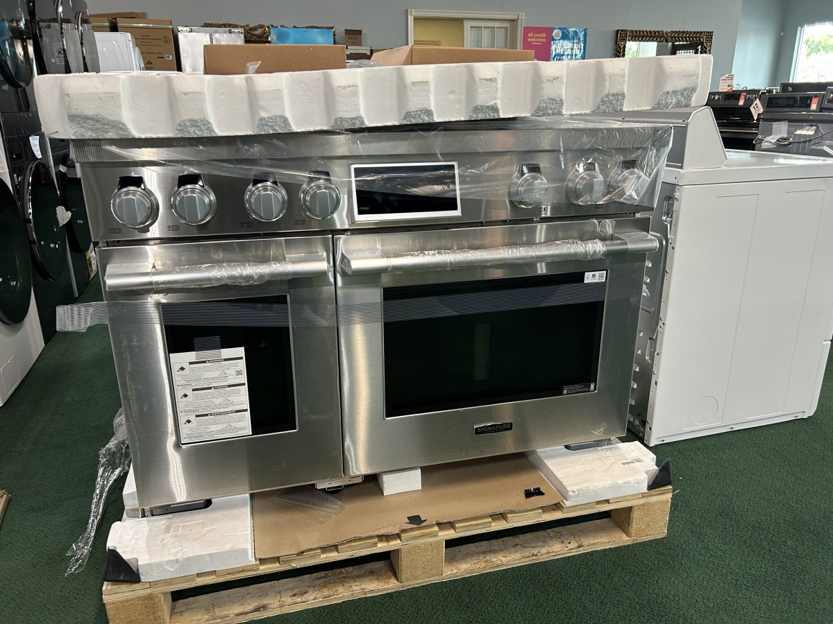 SIGNATURE KITCHEN SUITE 48-INCH GAS PRO RANGE WITH 6 BURNERS AND GRIDDLE