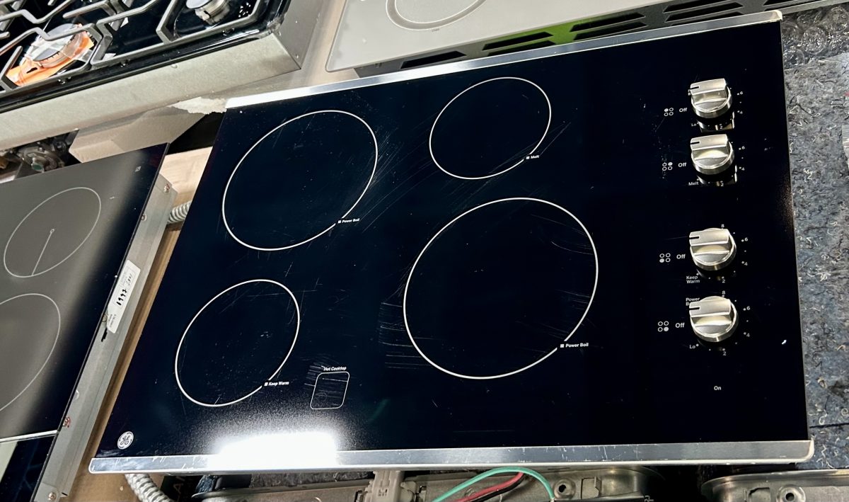 GE 30-in 4 burners Smooth Surface (Radiant) Stainless steel Electric Cooktop