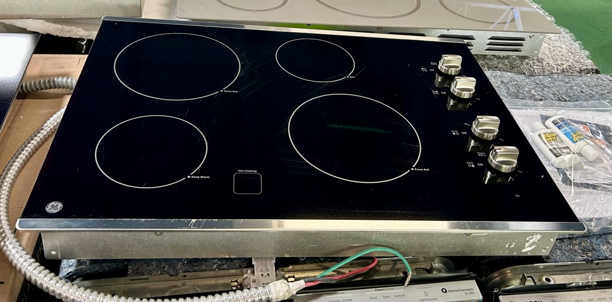 GE 30-in 4 burners Smooth Surface (Radiant) Stainless steel Electric Cooktop - Image 4