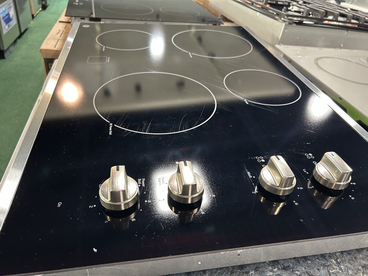 GE 30-in 4 burners Smooth Surface (Radiant) Stainless steel Electric Cooktop - Image 3
