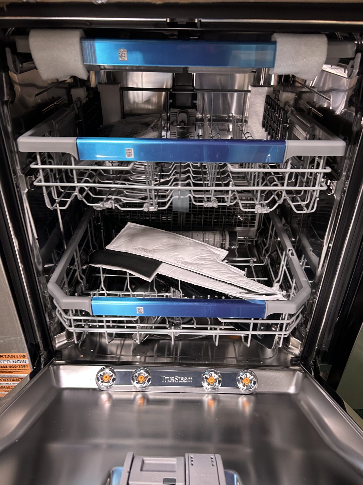 LG 24 in. PrintProof Black Stainless Steel Top Control Smart Dishwasher with 1-Hour Wash and Dry, Dynamic Dry and TrueSteam - Image 2
