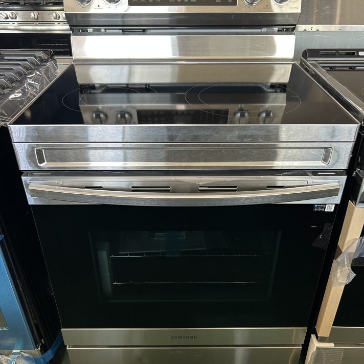 Samsung 30-in Glass Top 5 burners 6.3-cu ft Air Fry Convection Oven Freestanding Electric Range Fingerprint Resistant Stainless Steel