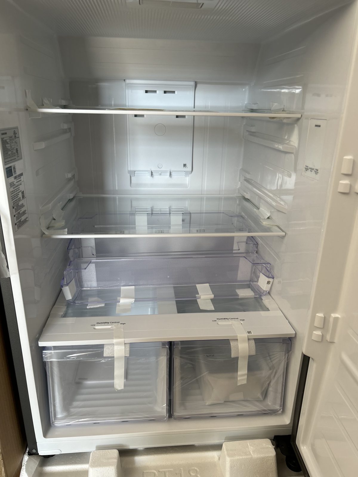Samsung 18 cu. ft. Standard Depth Top Freezer Refrigerator in Stainless Steel with Garage Ready Cooling - Image 3