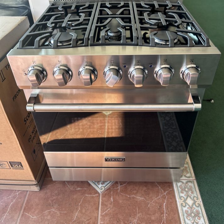 Viking - 3 Series Freestanding Gas 30" Range - Stainless steel