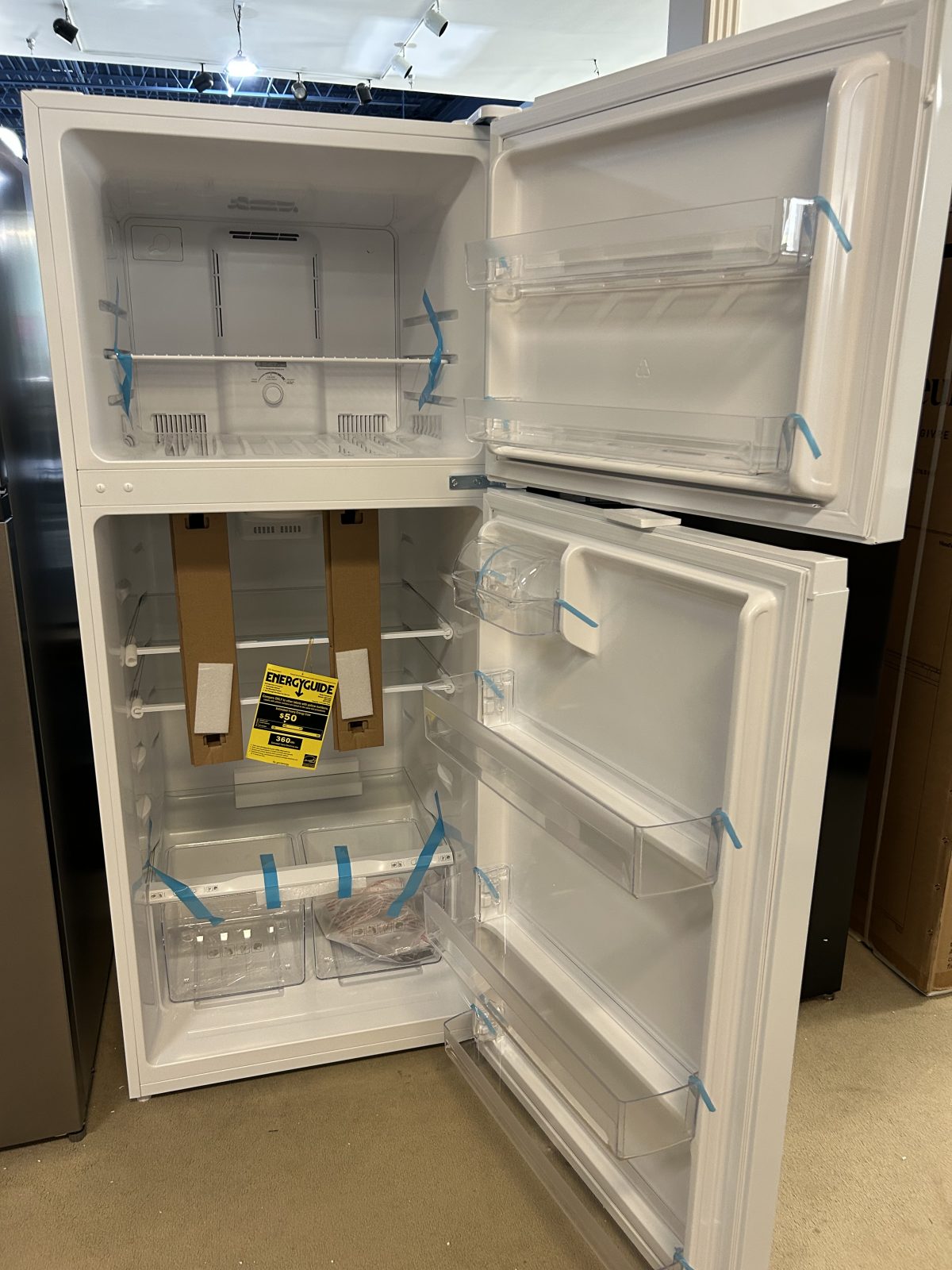 Wood’s 18 cu. ft. Frost-Free Fridge with Top Mount Freezer in White - Image 3