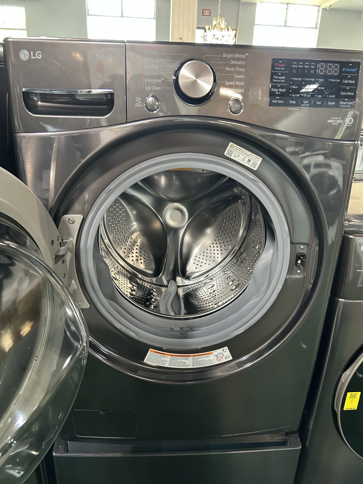 LG- Side-by-Side Front Load Washer and Electric Dryer Set in Black Steel - Image 4