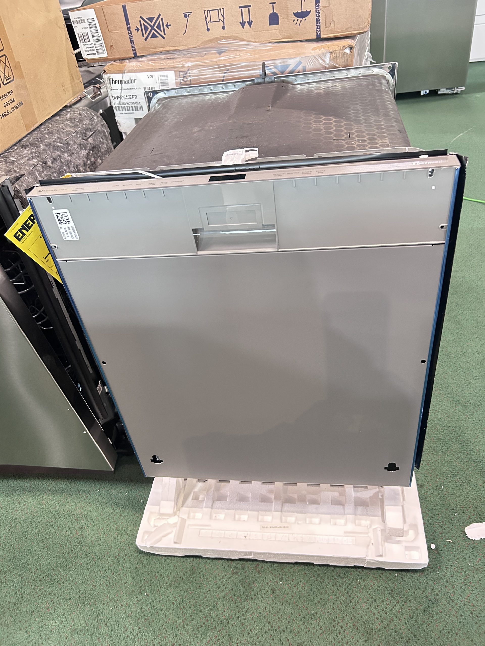 Thermador - Emerald 24" Top Control Smart Built-In Stainless Steel Tub Dishwasher with 3rd Rack and PowerBoost, 48 dBA - Custom Panel Ready