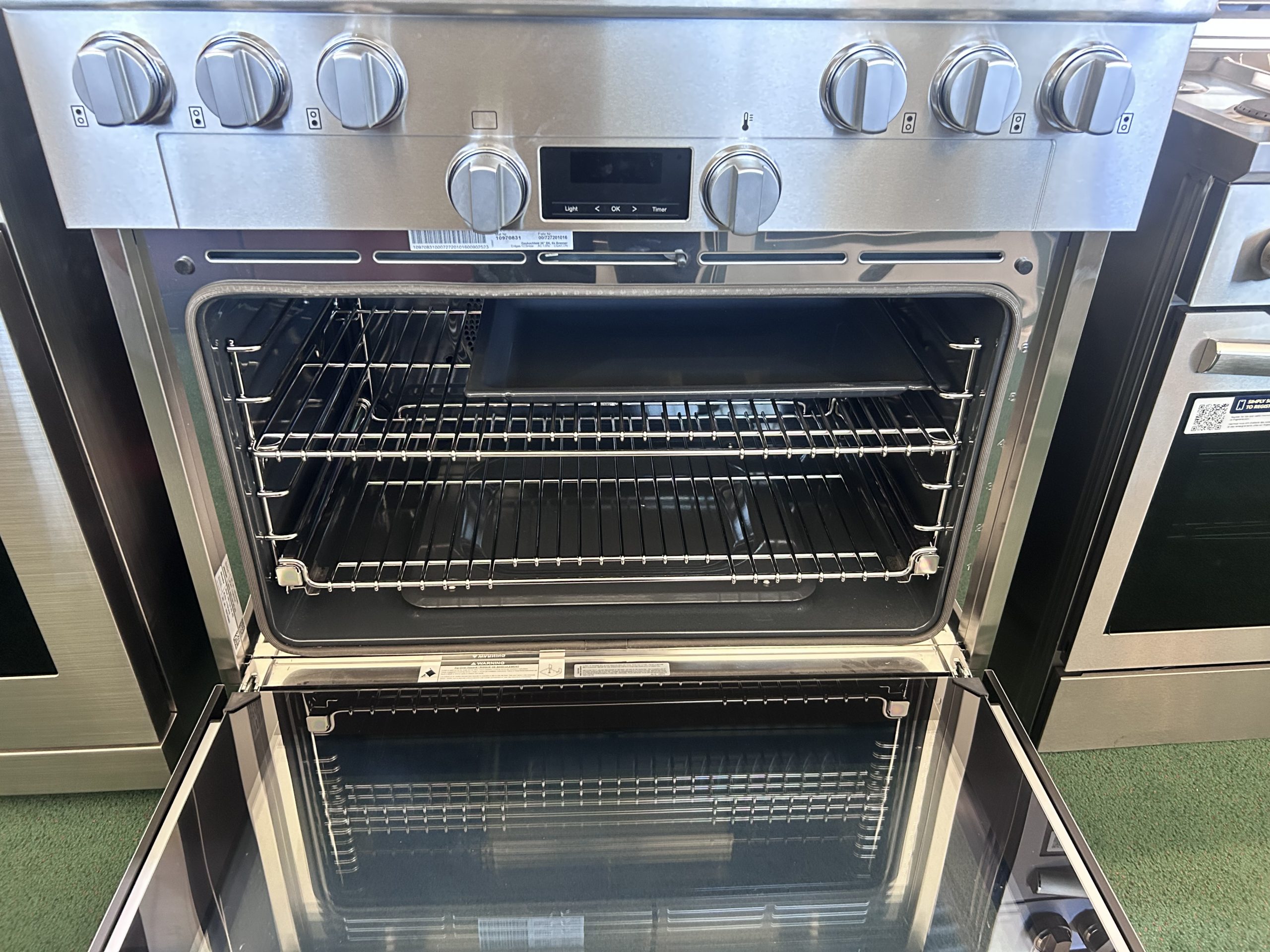 Miele 36" Gas Range With 6 Burners and DirectSelect - Natural Gas - Clean Touch Steel - Image 3