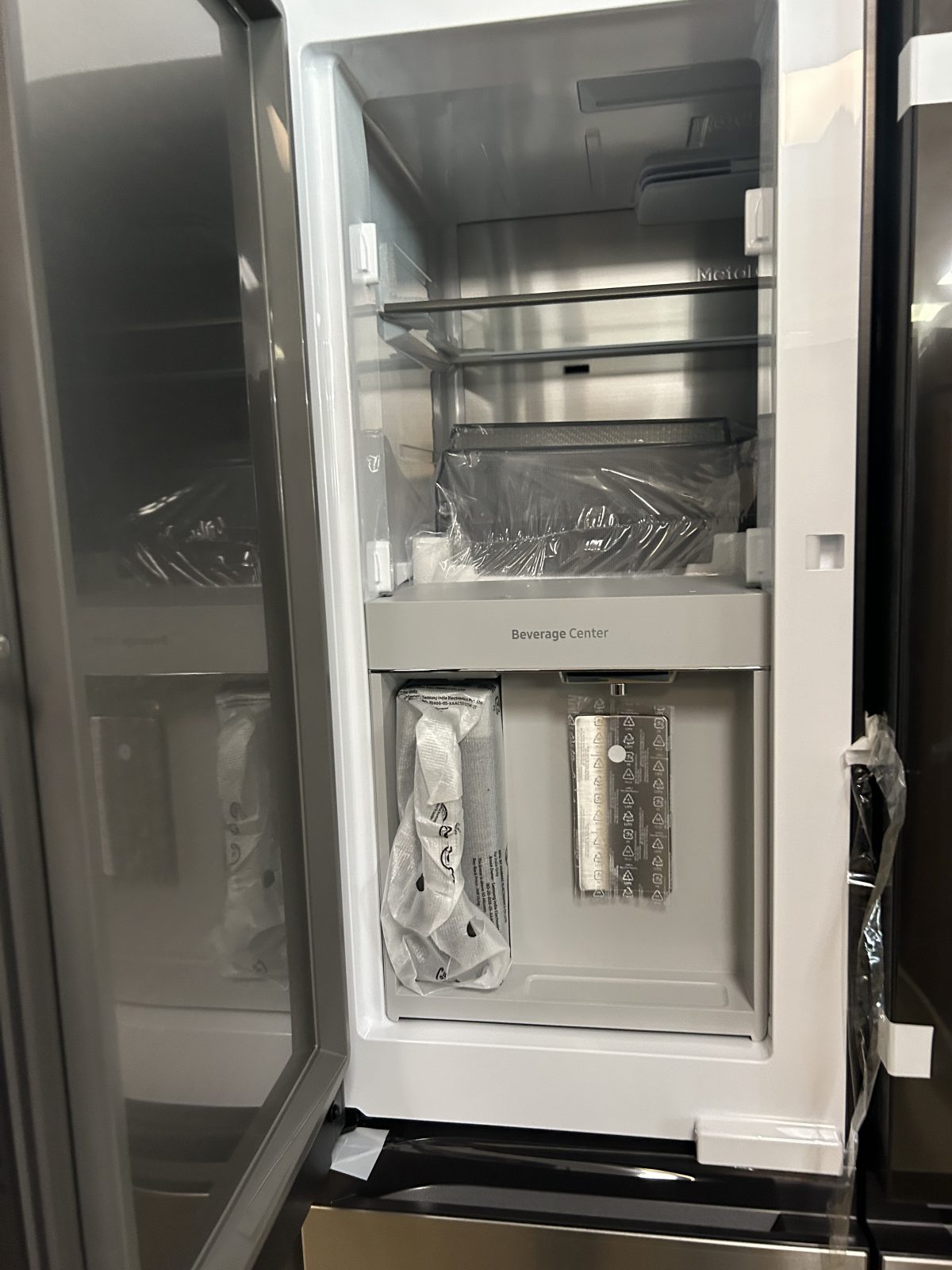 Samsung - Bespoke 23 Cu. Ft. 4-Door Flex French Door Counter Depth Refrigerator with - Image 3