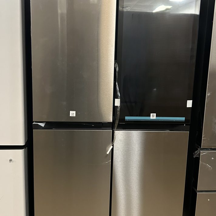Samsung - Bespoke 23 Cu. Ft. 4-Door Flex French Door Counter Depth Refrigerator with