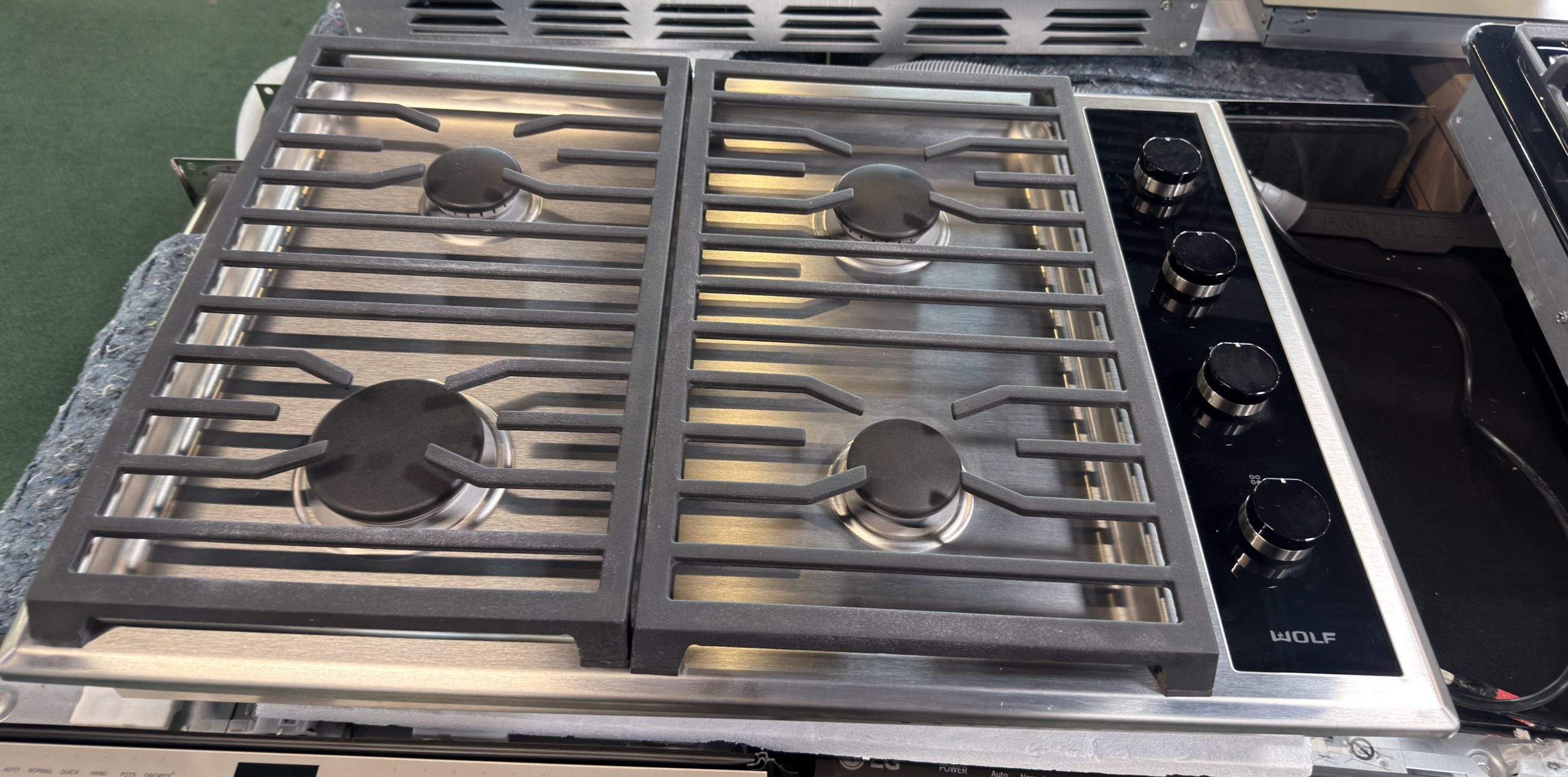 WOLF- 30" Transitional Gas Cooktop - 4 Burners