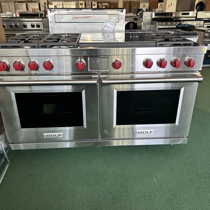 WOLF 60" Dual Fuel Range - 6 Burners and Infrared Dual Griddle - Stainless Steel