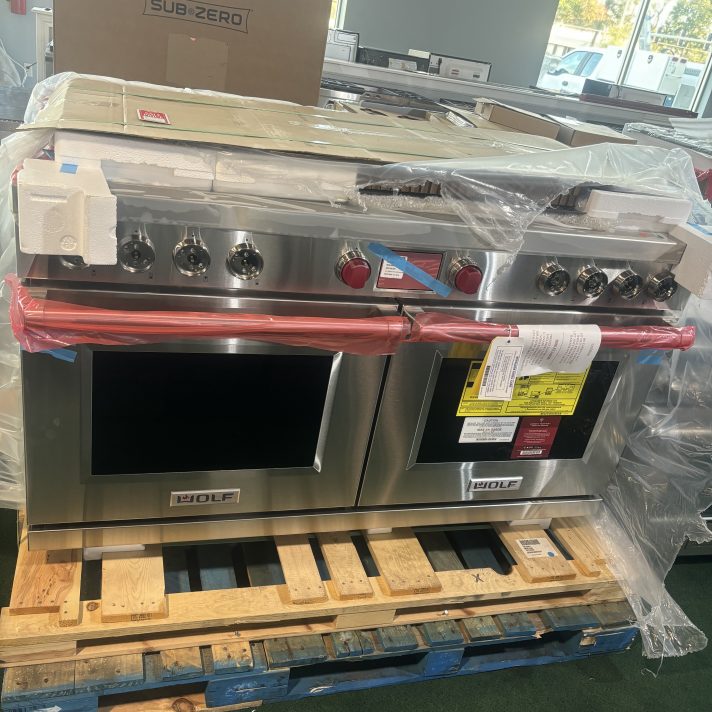 WOLF 60" Dual Fuel Range - 6 Burners and Infrared Dual Griddle - Stainless Steel