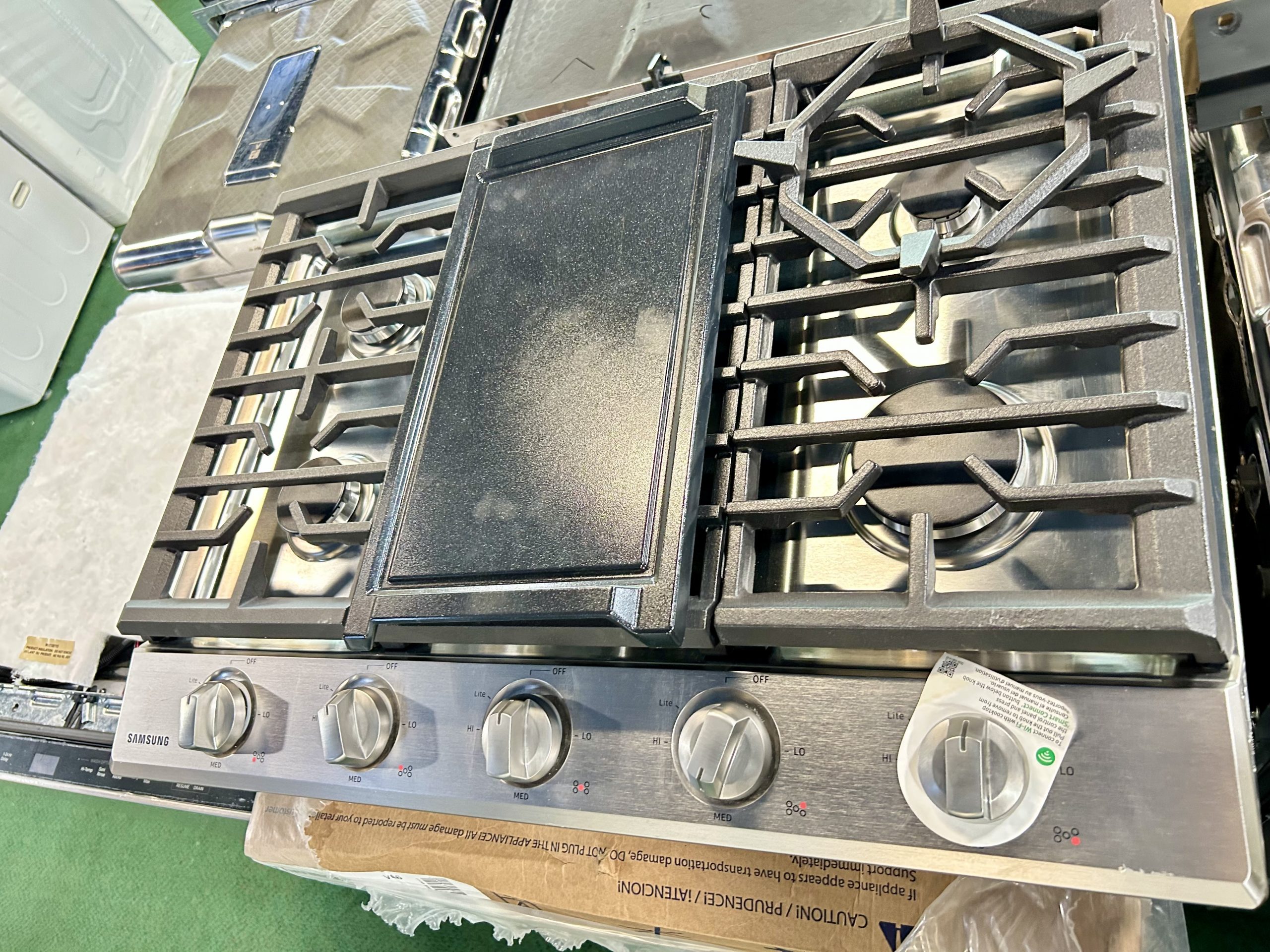 Samsung - 30" Built-In Gas Cooktop with WiFi - Stainless Steel - Image 2