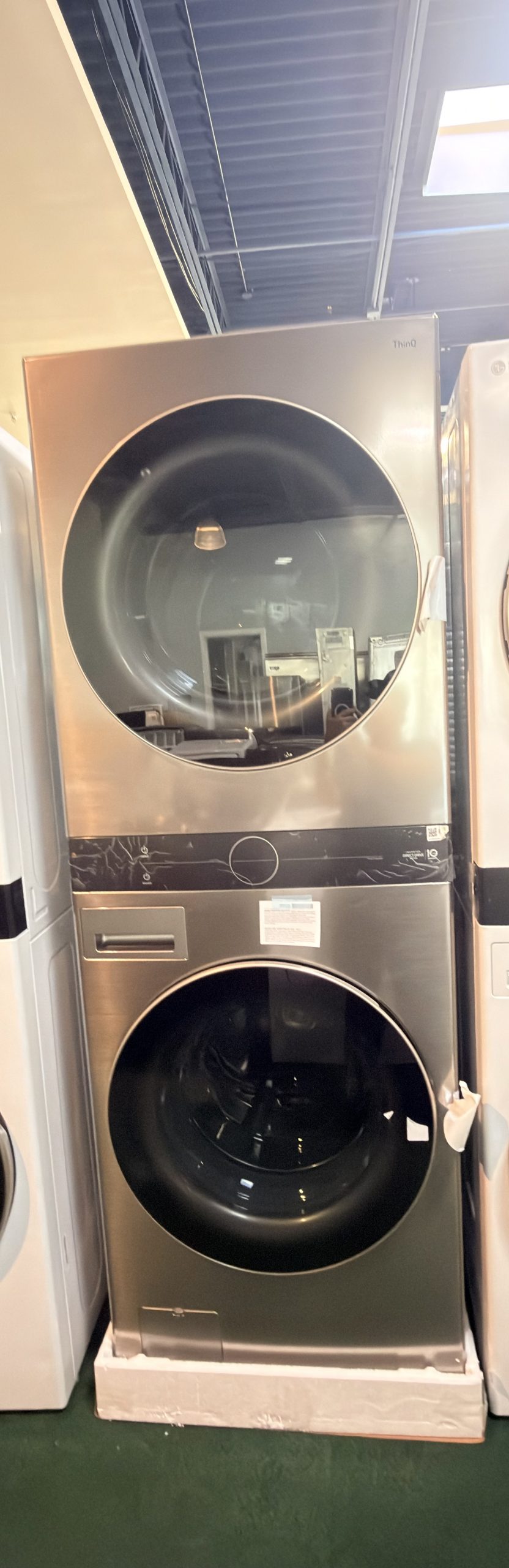 LG - 4.5 Cu. Ft. HE Smart Front Load Washer and 7.4 Cu. Ft. Electric Dryer WashTower with Steam and Built-In Intelligence - Graphite Steel