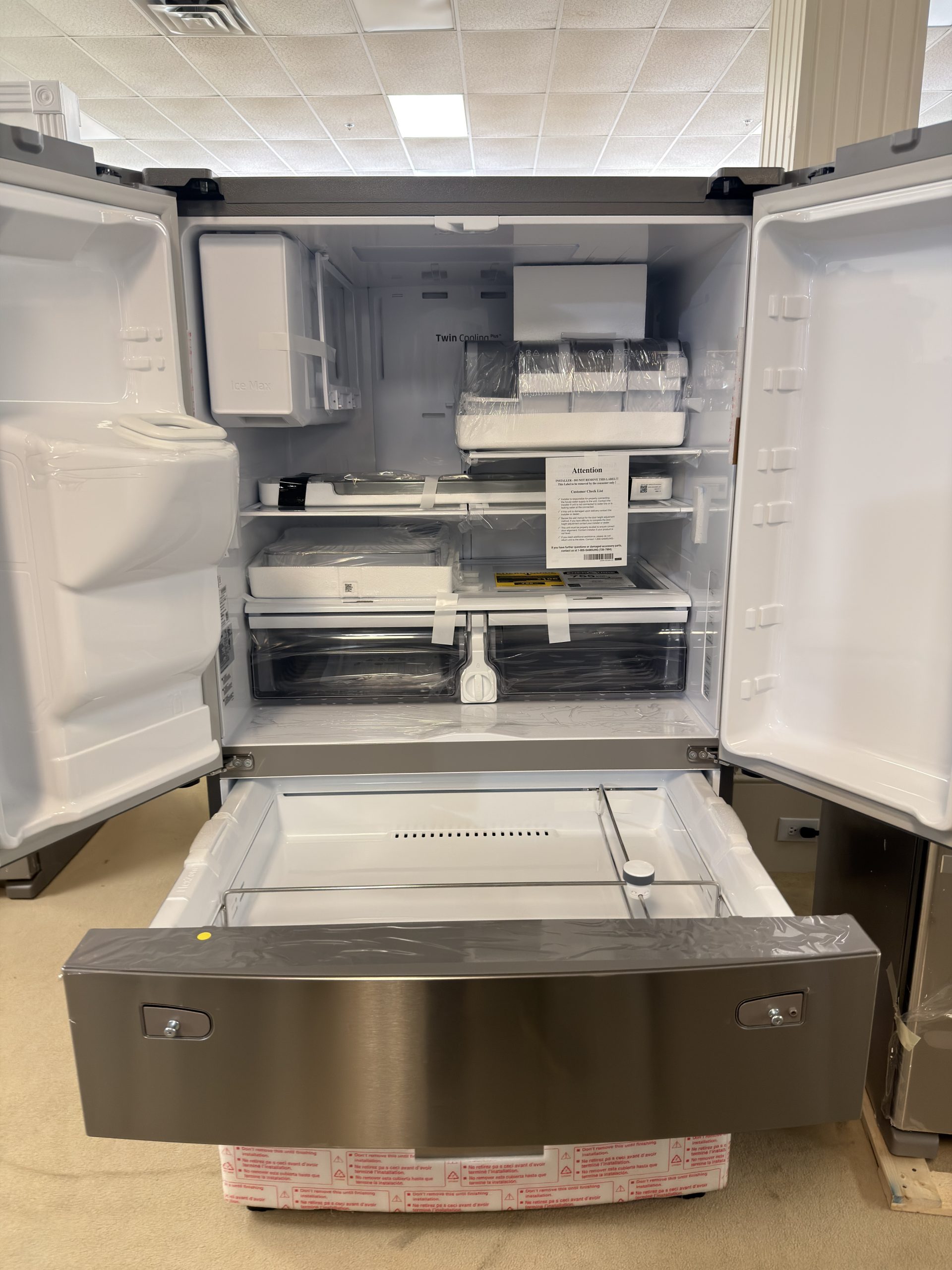 Samsung - 28 Cu. Ft. 4-Door French Door Smart Refrigerator with FlexZone Drawer - Stainless Steel - Image 2