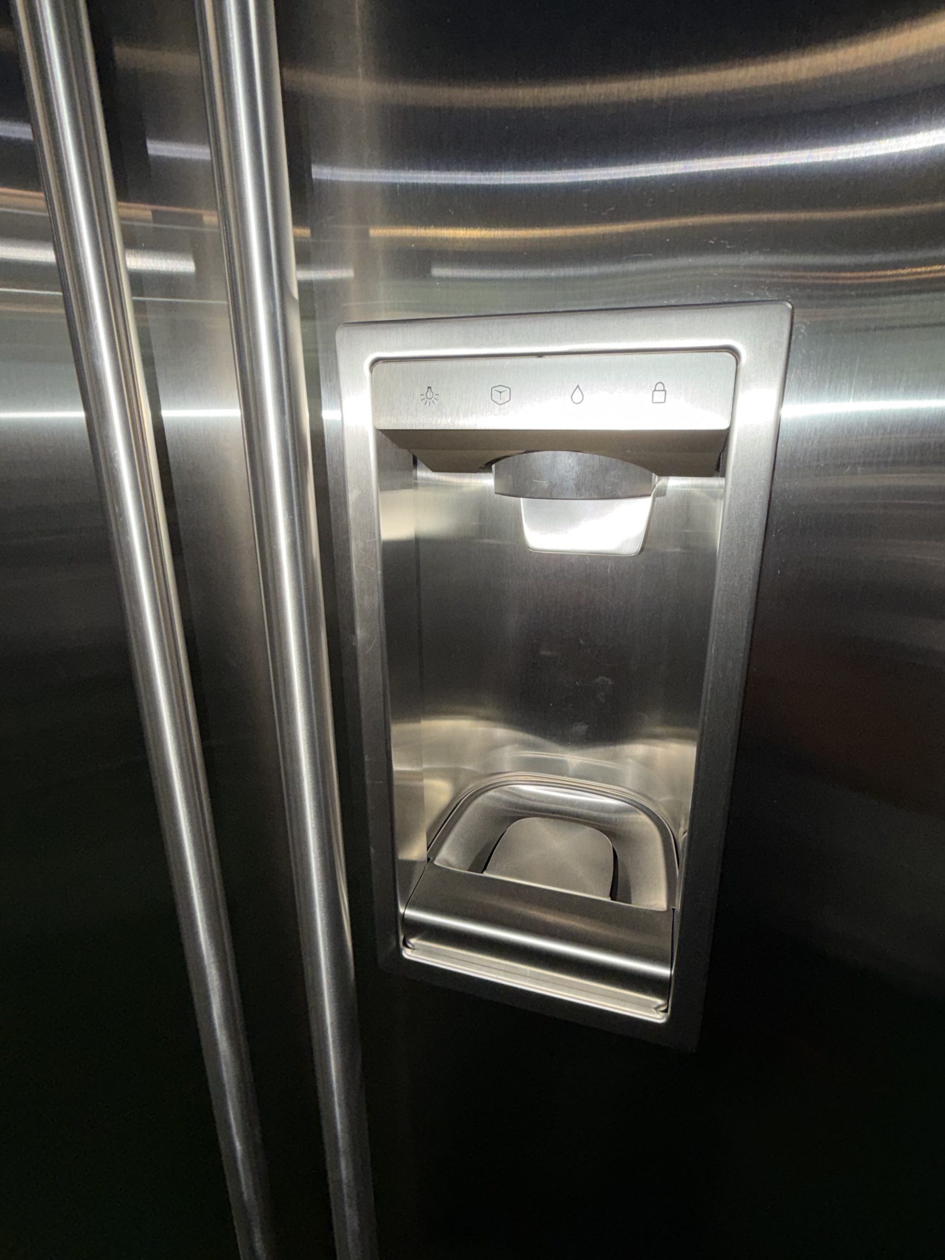 SUB-ZERO 48" Classic Series Side-by-Side Refrigerator/Freezer with Dispenser Stainless Steel, Pro Handle. - Image 4