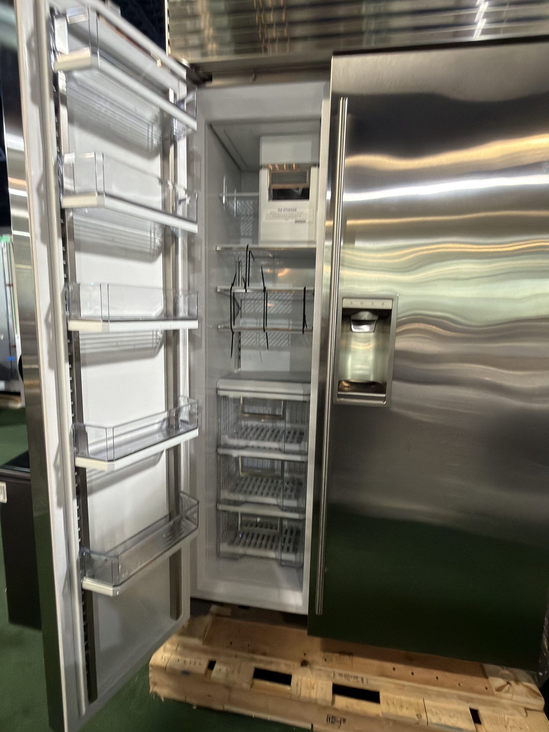 SUB-ZERO 48" Classic Series Side-by-Side Refrigerator/Freezer with Dispenser Stainless Steel, Pro Handle. - Image 3