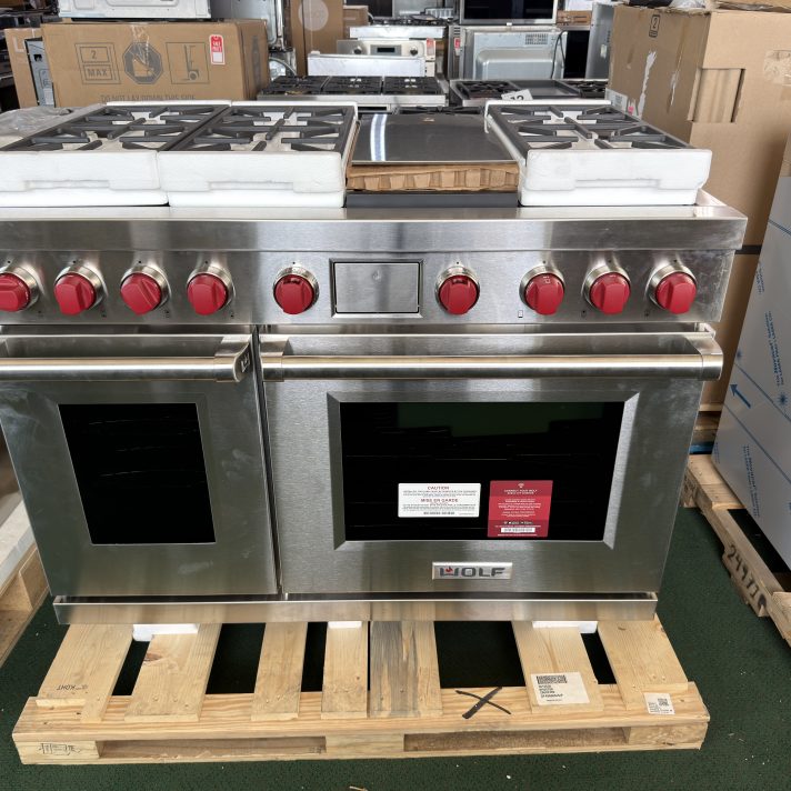 WOLF 48" Dual Fuel Range - 6 Burners and Infrared Griddle
