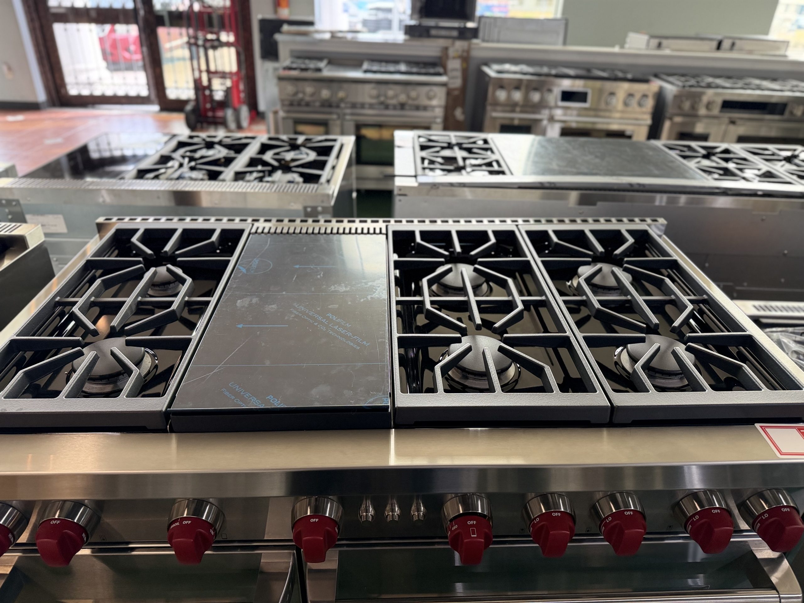 Wolf- Gas Range - 6 Burners and Infrared Griddle Liquid Propane - Image 2