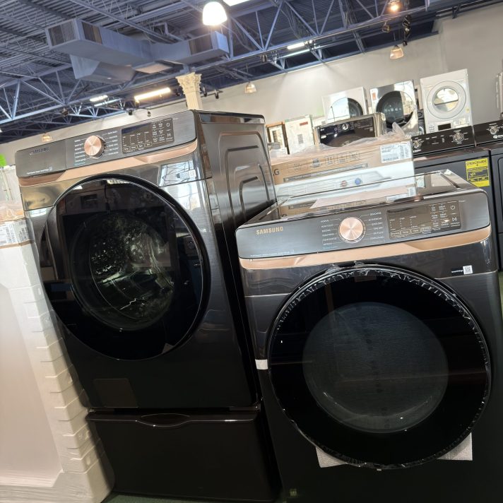 Samsung Laundry Pair with 5.0 Cu. Ft. Smart Front Load Washer with 7.5 Cu. Ft. Smart Electric Dryer in Brushed Black( NO PEDESTALS)