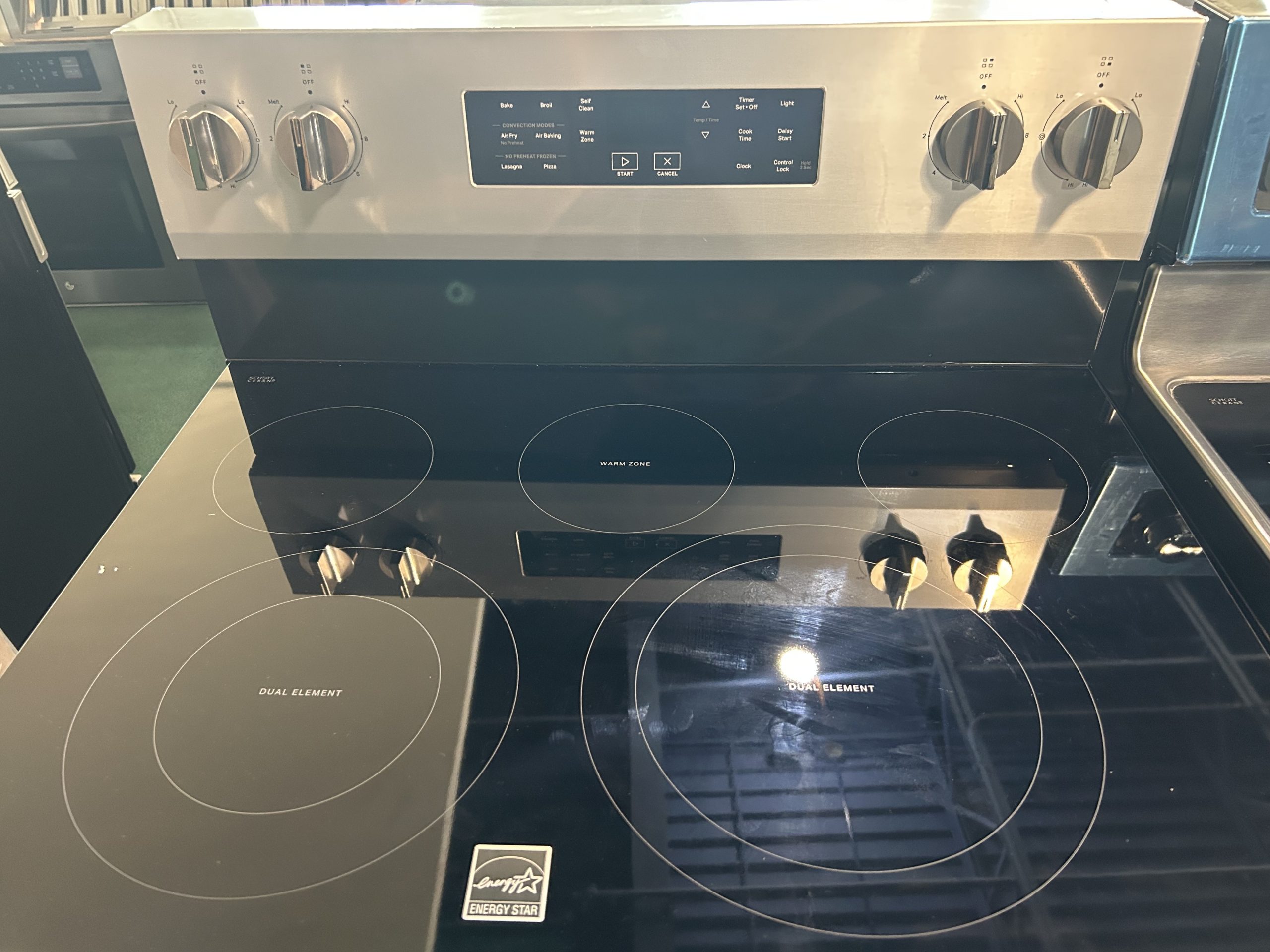 Whirlpool 30" Electric Range with Air Cooking Technology, No Preheat Air Fry and Air Baking and Self Clean - Stainless Steel - Image 3