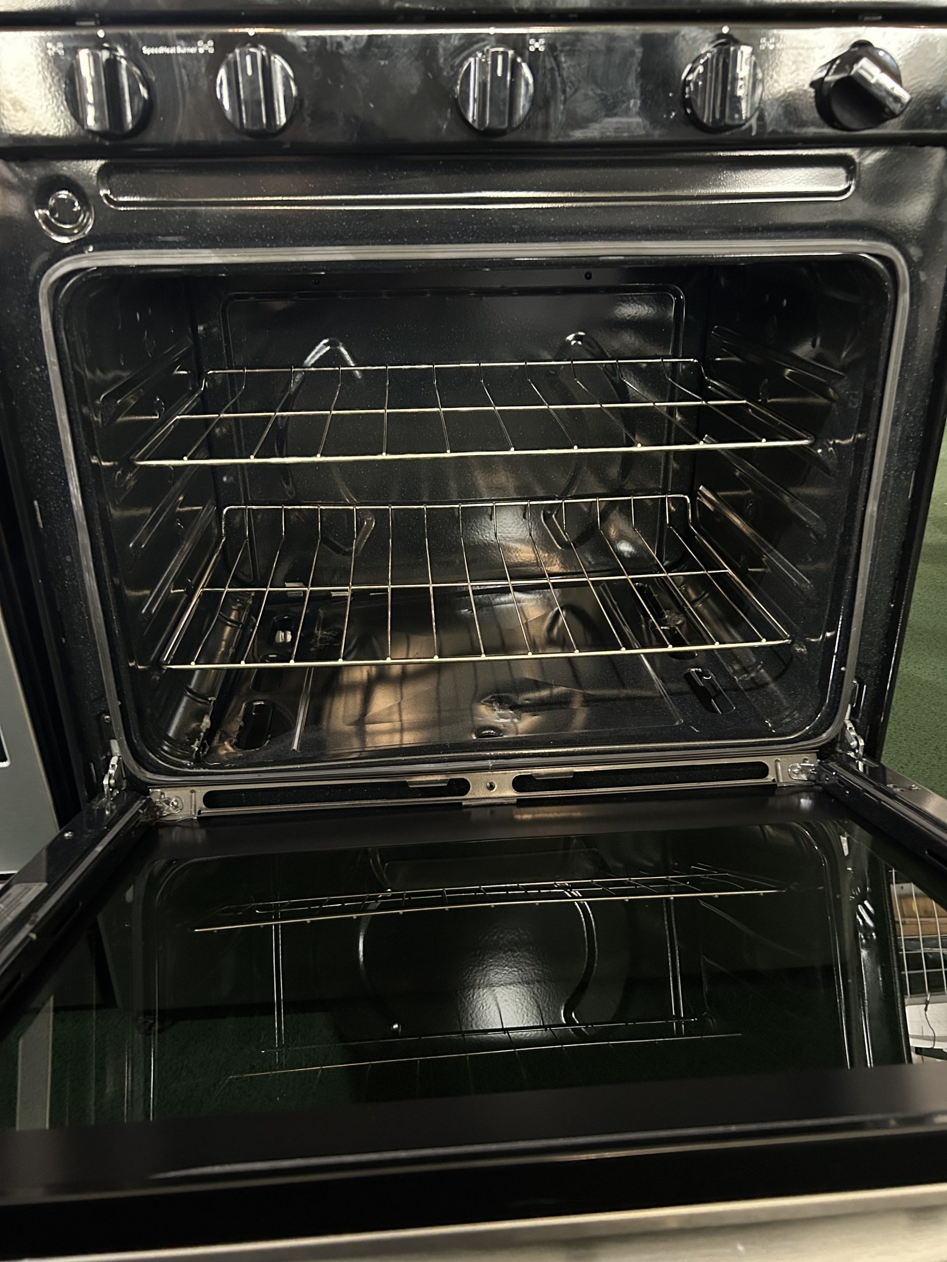 Whirlpool 30 Inch Freestanding Gas Range with Edge to Edge Cooktop - Stainless Steel - Image 3