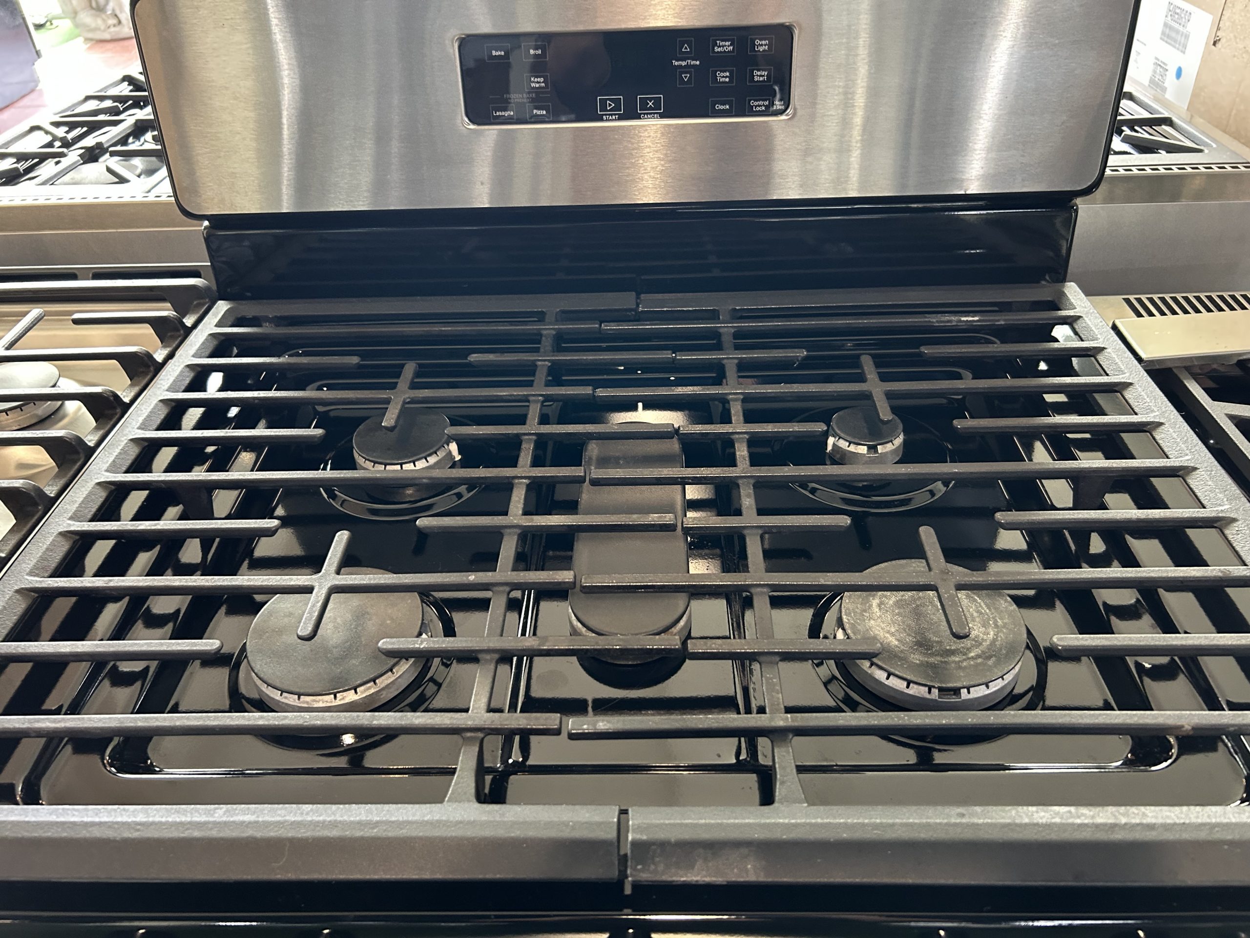 Whirlpool 30 Inch Freestanding Gas Range with Edge to Edge Cooktop - Stainless Steel - Image 2