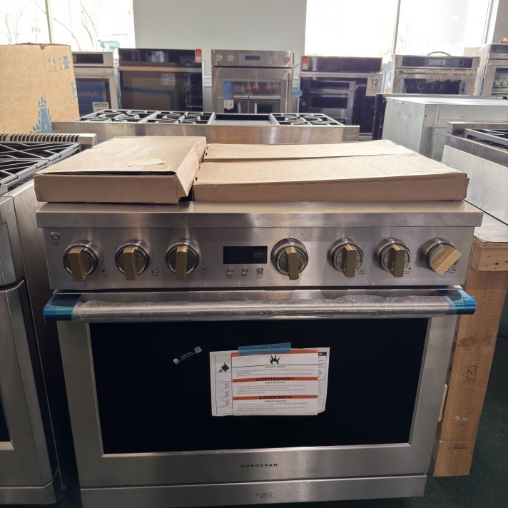 Monogram 36" All Gas Professional Range with 6 Burners in Stainless Steel